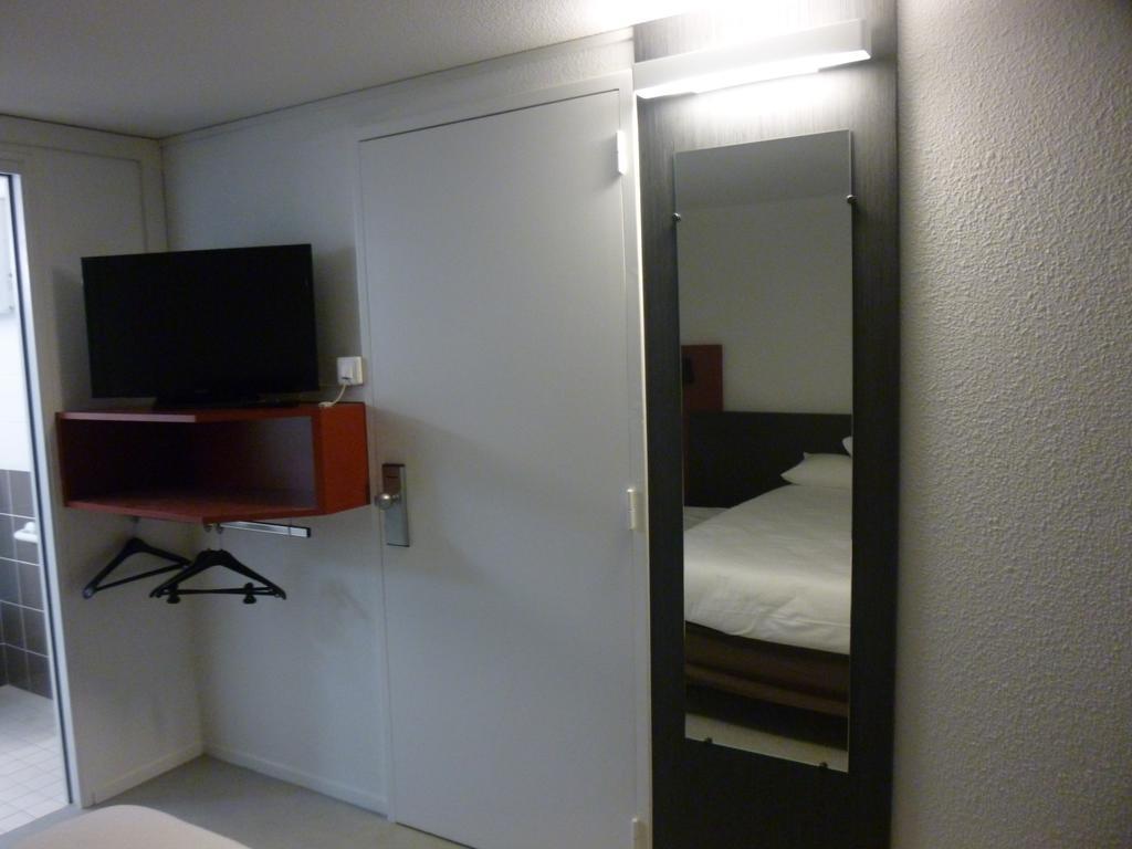 Brit Hotel Mayenne Oda fotoğraf