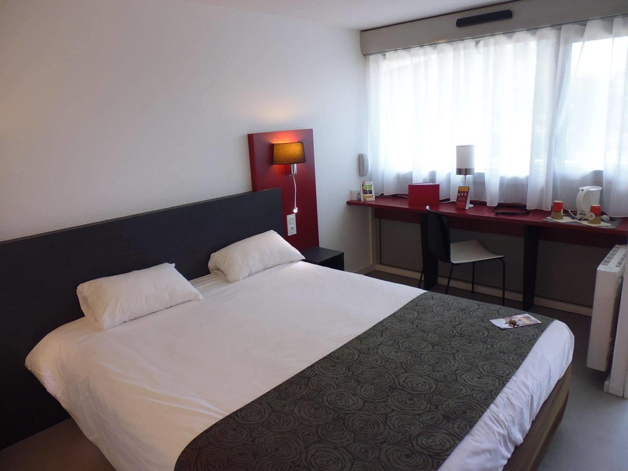 Brit Hotel Mayenne Dış mekan fotoğraf