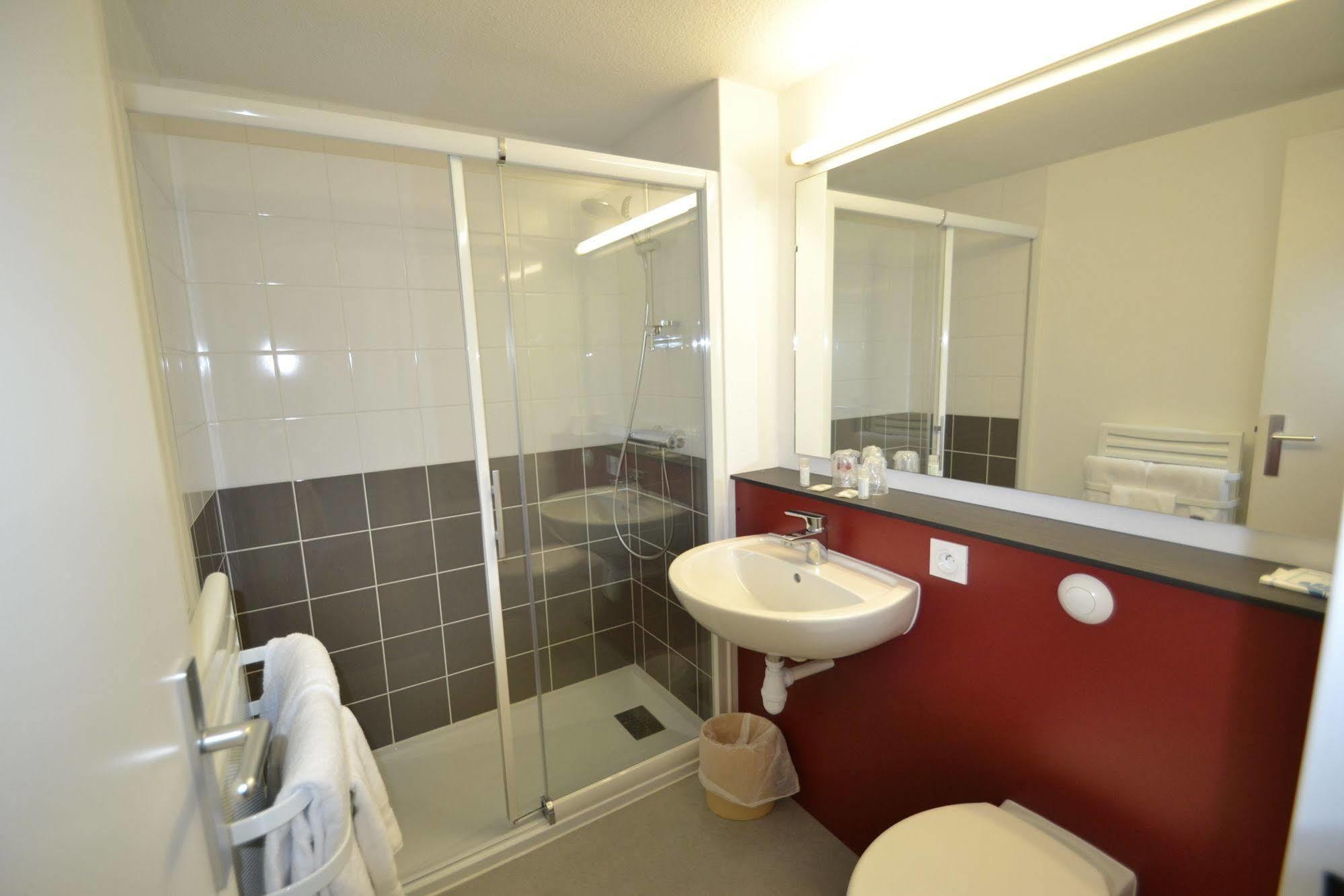 Brit Hotel Mayenne Dış mekan fotoğraf