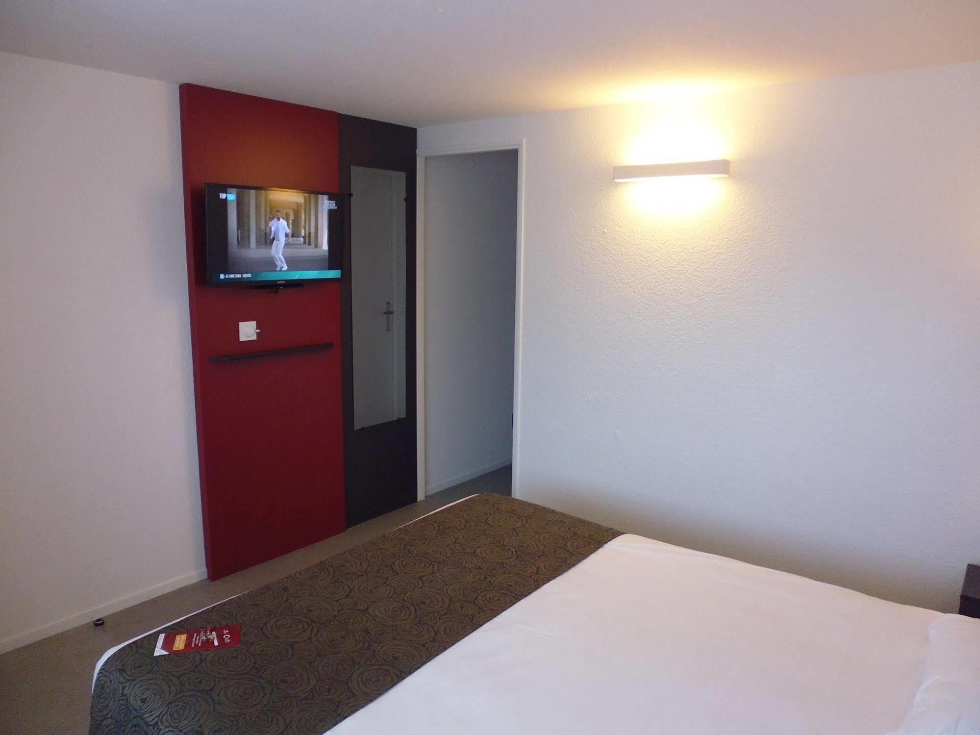 Brit Hotel Mayenne Dış mekan fotoğraf